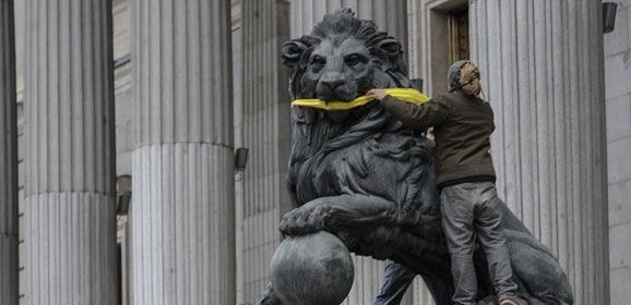 Ley Mordaza en españa - aprobada gobierno del PP -derecho a manifestarse