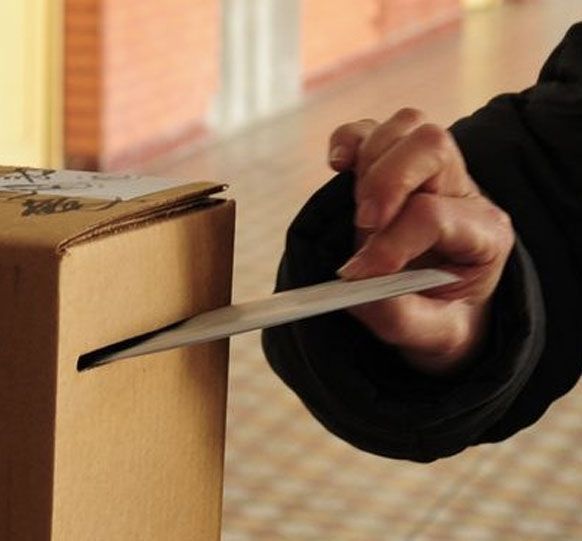 Fin del Bipartidismo: PP pierde 2 millones de votos y españoles votan a partidos emergentes