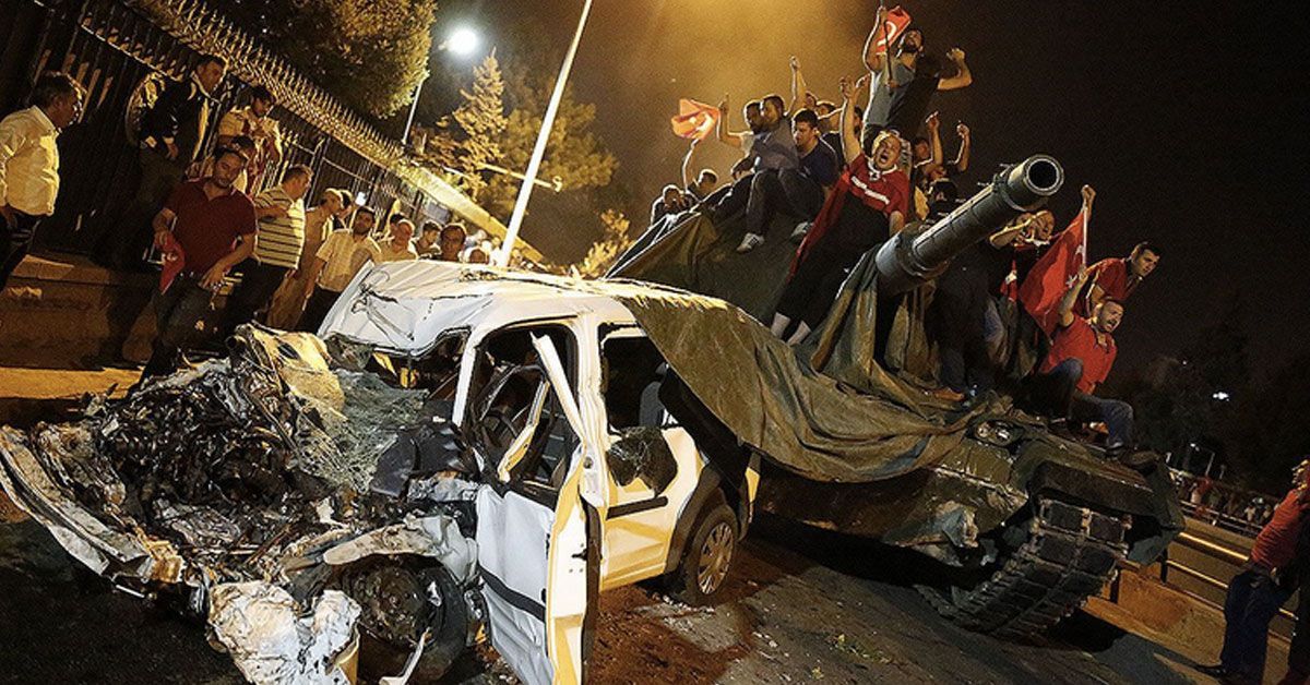 Fracasa intento de Golpe de Estado en Turquía: 200 muertos