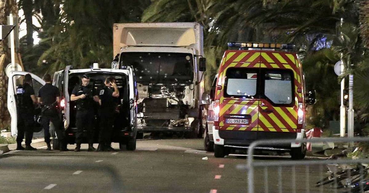 Camión «terrorista» mata a 84 personas en Niza durante las fiestas nacionales