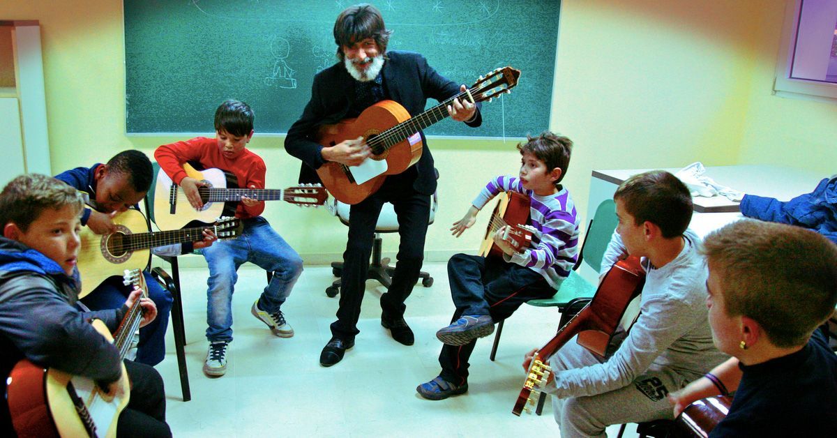 La escuela de flamenco que da esperanza a las 3mil viviendas de Sevilla