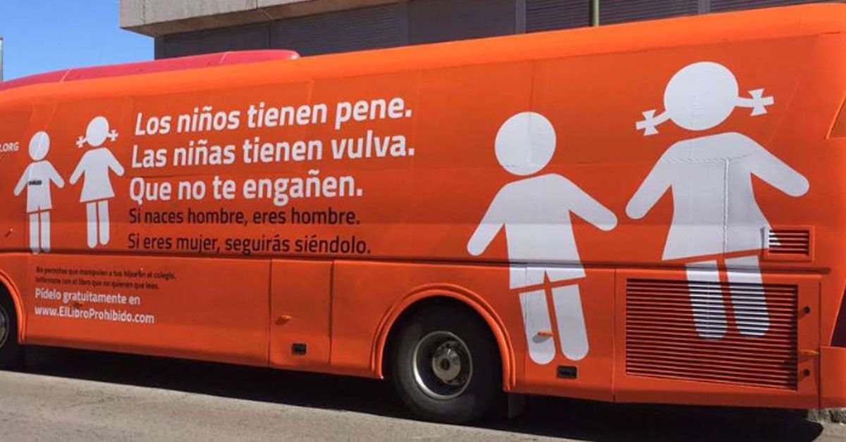 Hazte Oír vuelve con el discurso del odio pero ahora en avioneta