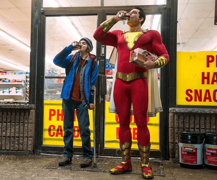 Shazam! rompe con la oscuridad y pasa al humor