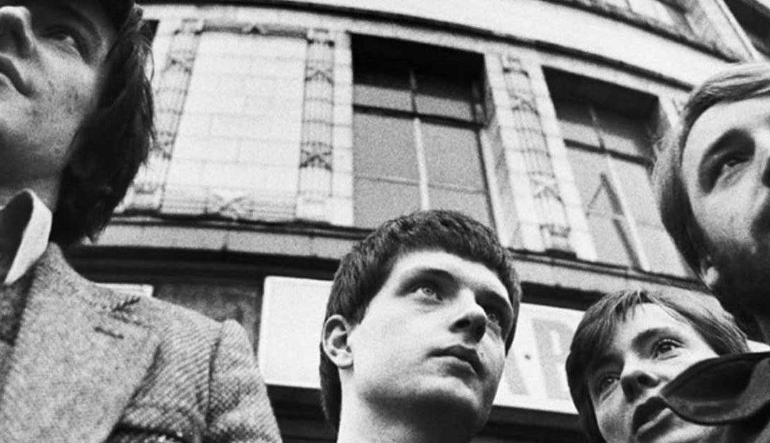 Peter Hook: tributo a Joy Division e Ian Curtis para apoyar la investigación sobre la Epilepsia