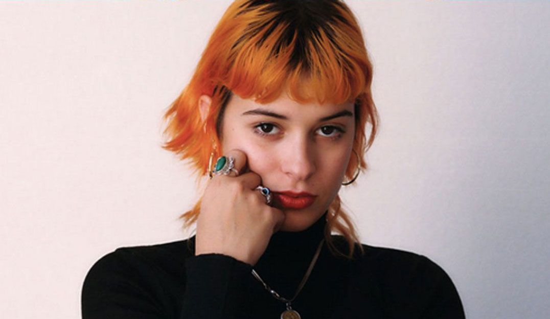 Dora Postigo critica la falsa vida de las redes sociales en ‘Im Press’, segundo single de su próximo EP