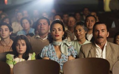 Estrenos: ‘La contadora de películas’ y la vida en el desierto de Atacama. Comedia ‘Mamacruz’ da un repaso a la represión sexual