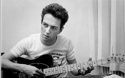 Dark Horse Records lanza ‘Joe Strummer 002: The Mescaleros Years’ para celebrar su 70 cumpleaños