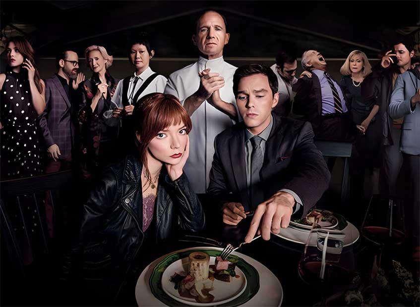 Estrenos: Fiennes y Taylor-Joy se ríen de la alta cocina, un Santa maporrero, una Sissi rebelde y un doc sobre Ian Gibson