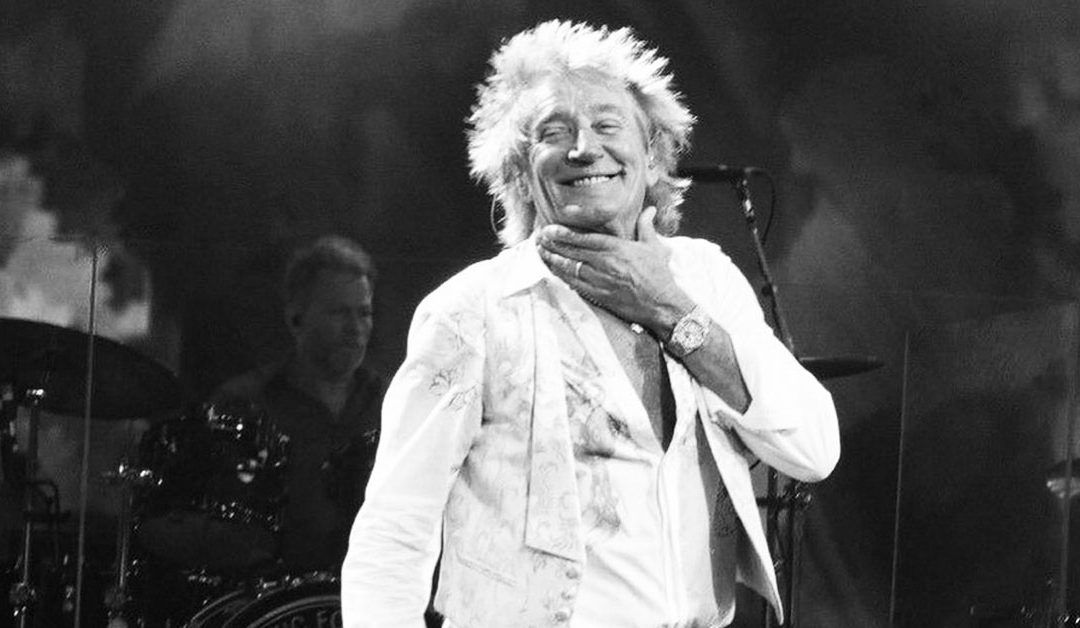 Rod Stewart critica a los ‘tories’ británicos y se ofrece para ayudar a la sanidad pública
