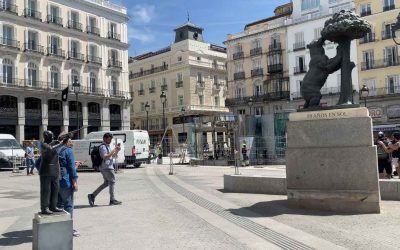 Nico Miranda interviene Puerta del Sol Madrid con estatua del rey emérito: «Mi acción como artista contemporáneo es parasitaria»
