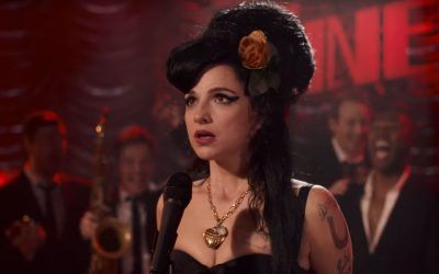 ‘Back to black’ en cines: Marisa Abela salva el plano y soso biopic de Amy Winehouse