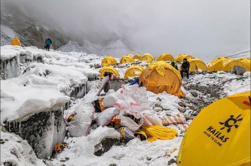 documental Everest Invaders Himalaya contaminación