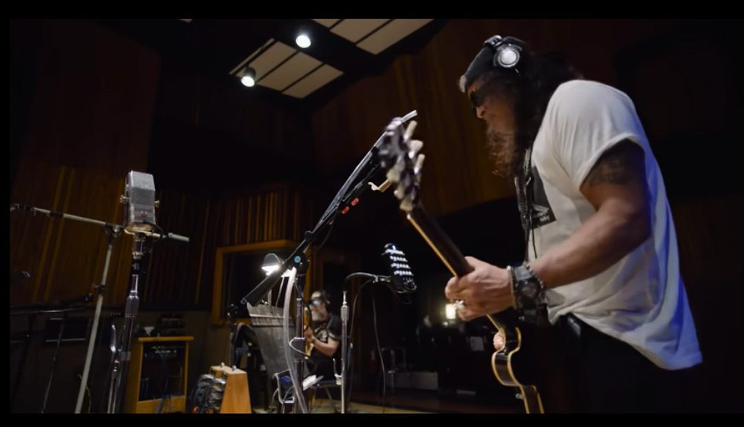 Slash, guitar de Guns and Roses, presenta el segundo single de su Lp tributo al blues con invitados muy especiales