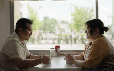 John Leguizamo y Barbie Ferreira nos hacen llorar con ‘Un Like de Bob Trevino’ : hermosa historia indie en la Era de las RRSS