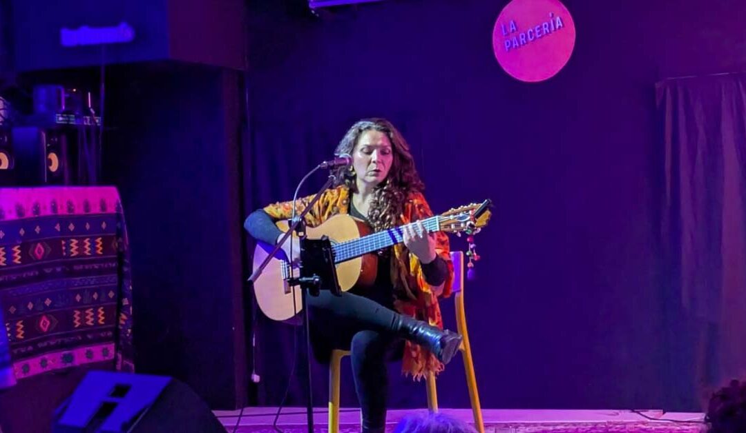 Cantautora chilena Andrea Andreu difunde por  España y Francia su proyecto “La guitarra y su semilla”